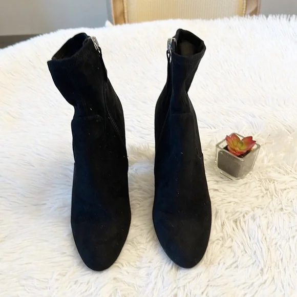 Steve Madden EDIT Black Faux Suede Ankle Boot Heel women size 8 - Picture 3 of 6